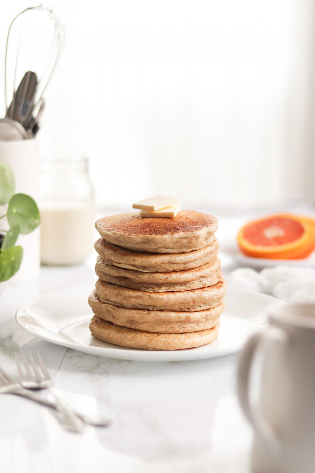 Pancakes Veganos Altos en Proteína (esponjosos y fáciles) Happy Vegannie