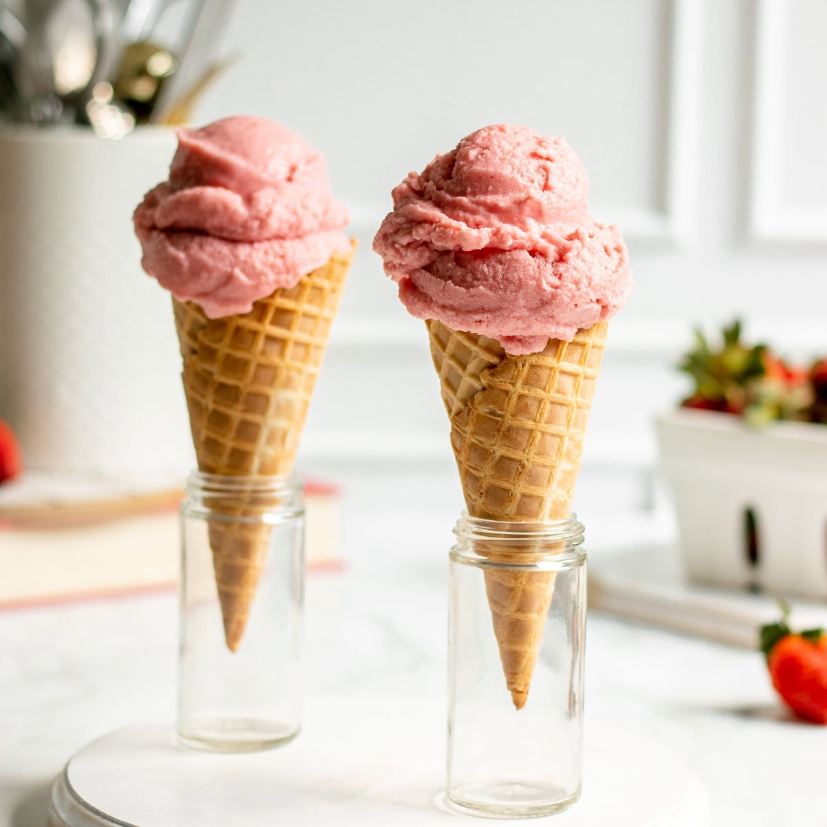 Helado de Fresa Vegano (Fácil y sin Máquina) | Happy Vegannie